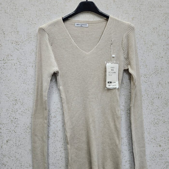 REF. 1081 - MALHA C/GOLA EM BICO 8201